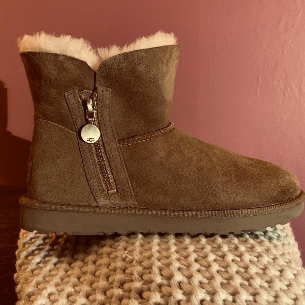 Ugg  Mini Zip Boots